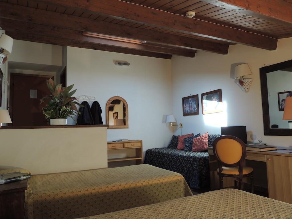Country Relais I Due Laghi Vila Anguillara Sabazia Quarto foto